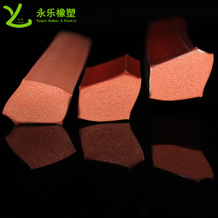 擠出復(fù)合發(fā)泡硅膠條，耐高溫復(fù)合發(fā)泡硅膠條，耐老化復(fù)合發(fā)泡硅膠條